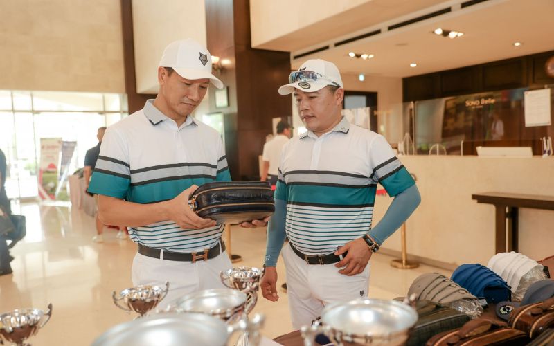 Hình ảnh các Golfer gặp gỡ nhau